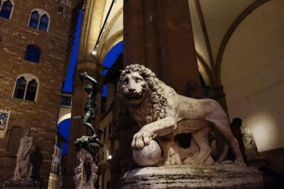 Florence Evening Walking Tour: Stories of Power, Love & Betrayal - Palazzo Buondelmonti and the feud that shaped the mood