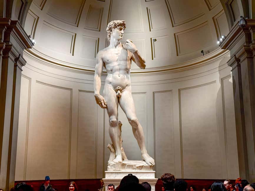 Florence: Exclusive Evening Tour of Michelangelo's David - Standing Before David in Quieter Hours