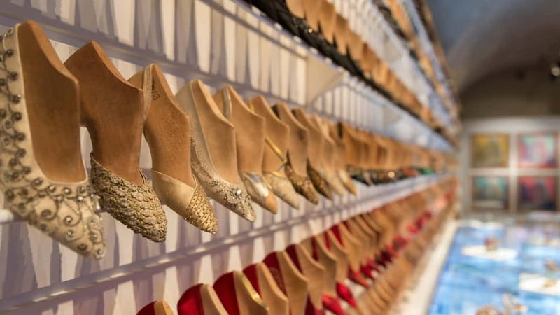 Florence: Fashion History Guided Walking Tour & Museum Visit - The Route: Central Florence Footsteps and Easy Timing