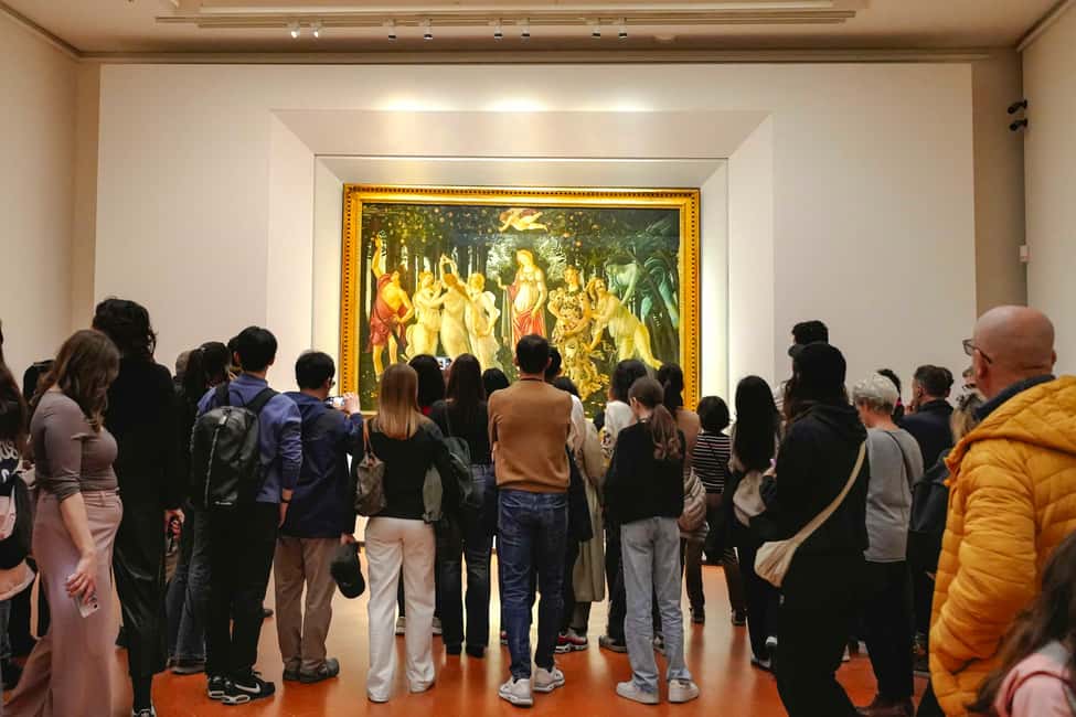 Florence: Fast Track Uffizi Gallery Guided Tour - Inside the Vasari palace: why the building is part of the art