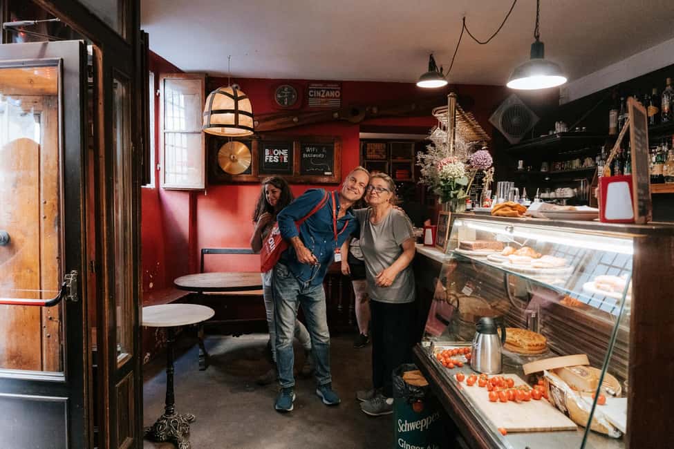 Florence: Food & Wine Tour in Oltrarno Neighborhood - Aperitivo bite: Schiacciata built for soaking up flavor