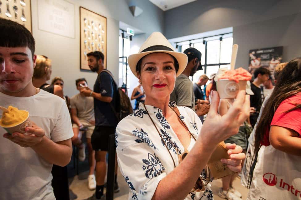Florence Foodies Tour: Savor Tuscan Flavors & Fine Wine - Gelato at the best gelateria, then cookies at a theatre-bookstore-bar
