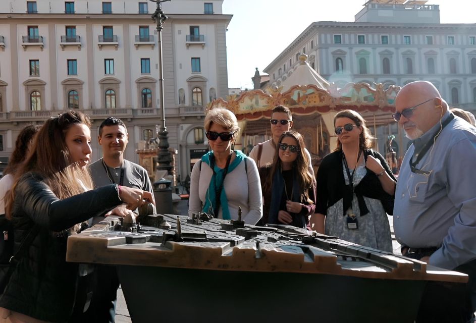 Florence Footsteps: Unveiling the Treasures of the Medicis - A historical market stop: Florence in everyday form