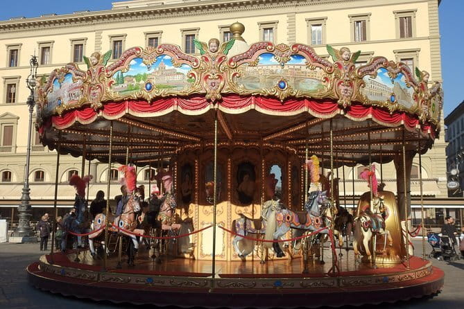 Florence for kids: private tour - Piazza del Duomo: the perfect first stop with big sights, no heavy commitment