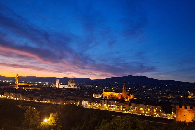 Florence Golden Hour Walking tour with Piazzale Michelangelo - Ponte Vecchio in golden light: river views and a famous walkway
