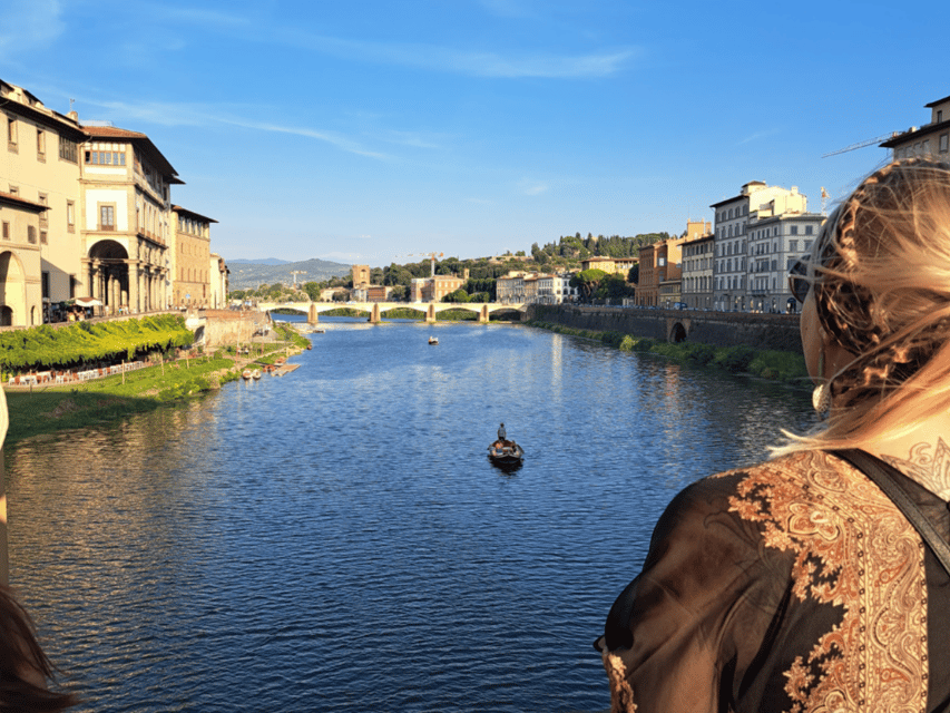 Florence: Guided Gondola Boat Tour with a Glass of Wine - A seat, a story, and the exact aperitivo mood