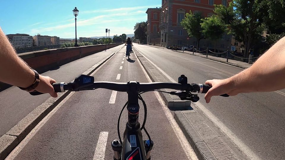 Florence: Guided Tour by E-Bike with Gelato & optional Lunch - Santa Croce to Piazza Santo Spirito to Piazza Pitti: Real Florence Energy