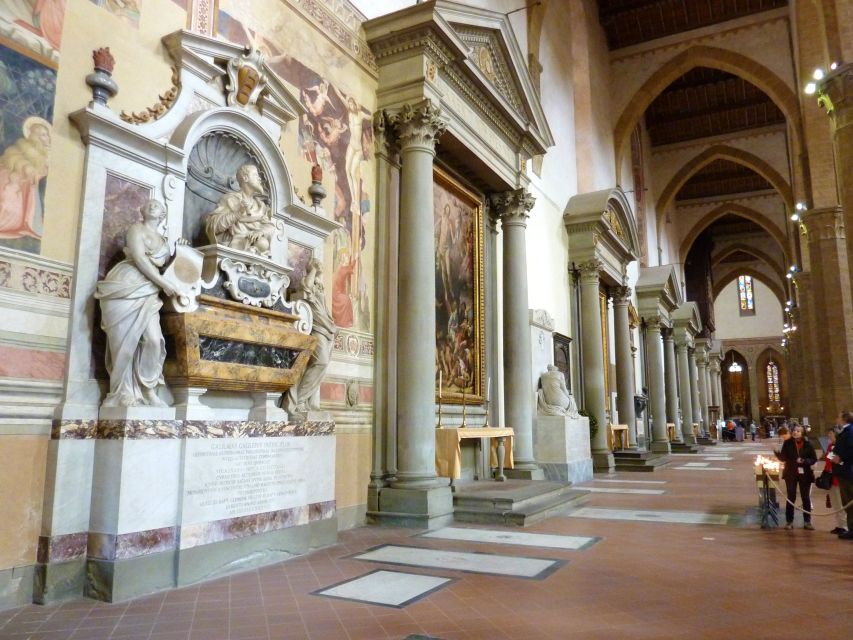 Florence: Guided Walking Tour with Entry to Santa Croce - Palazzo Vecchio, Ponte Vecchio, and Pitti Palace: the route that clicks