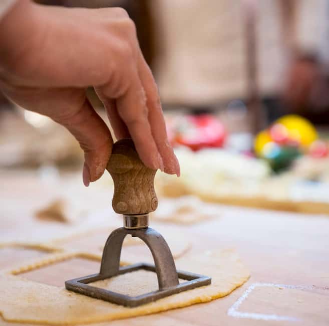 Florence: Handmade Ravioli & Pasta Class with Unlimited Wine - Who should book this Florence pasta experience