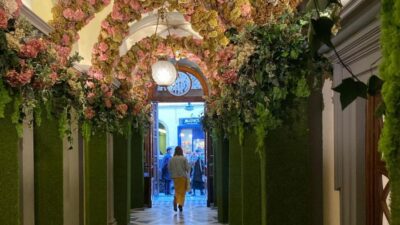 Florence historical centre and legends tour for small groups - Officina Santa Maria Novella perfume factory: scents, craft, and smart time use