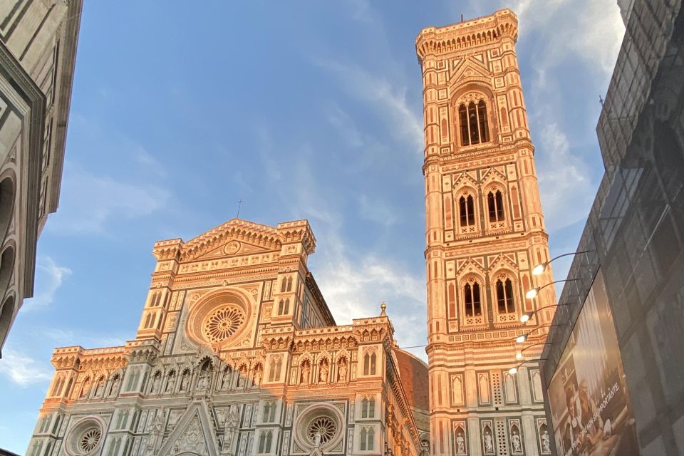 Florence historical centre and legends tour for small groups - Piazza della Signoria and Palazzo Vecchio: Medici legends with dramatic storytelling