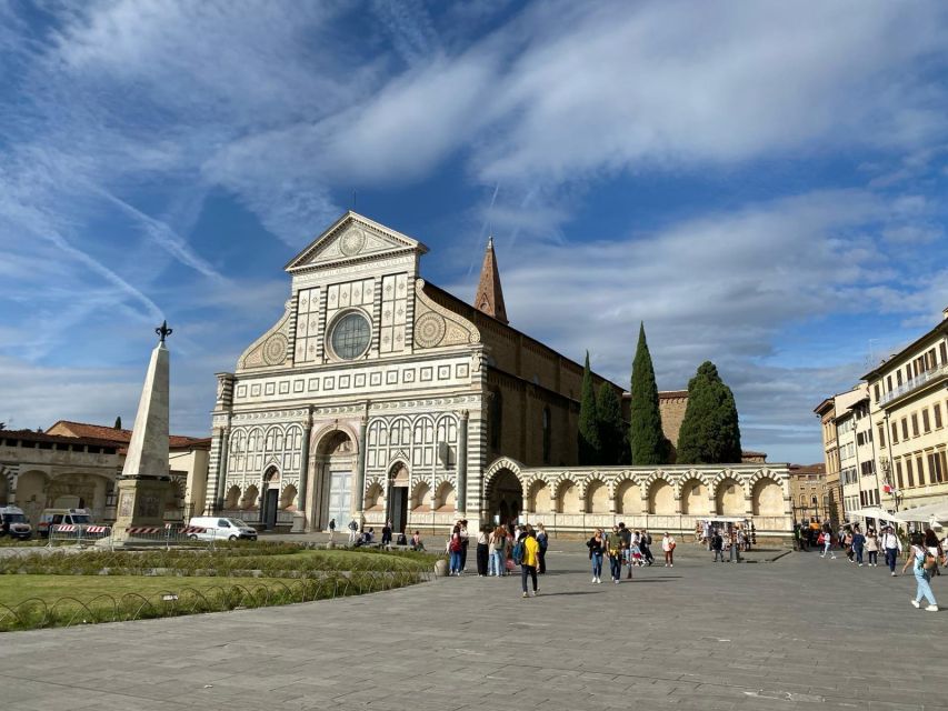 Florence historical centre and legends tour for small groups - Italian-only guide, small group limits, and monument entry expectations