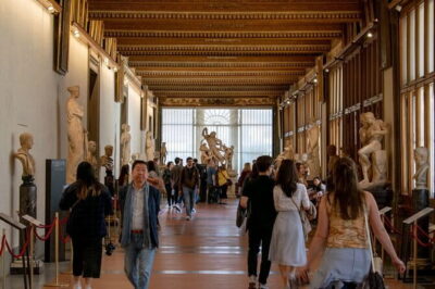 Florence in one day with a localGuide: David-City walk-Uffizi - Starting at Accademia: Priority Access to David and More