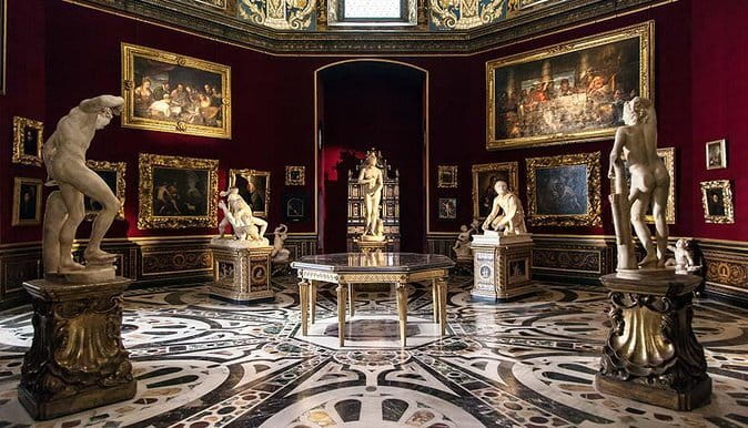 Florence in one day with a localGuide: David-City walk-Uffizi - Ponte Vecchio Views from Piazzale degli Uffizi: The Bridge Stop That Works