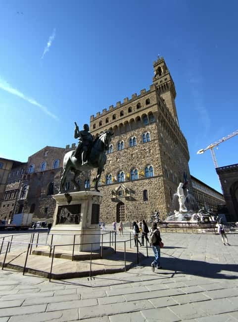 Florence Must-See Squares Walking Tour with Vincenzo - Pace, group size, and what to bring so you enjoy every stop