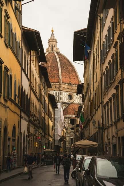 Florence Must-See Squares Walking Tour with Vincenzo - Price and value: what $28 buys you in real Florence time