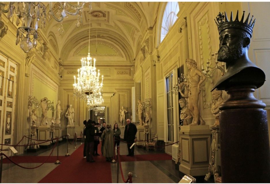 Florence: Palatina Gallery and Pitti Palace Guided Tour - Palazzo Pitti Royal Apartments: From Medici Residence to Italian Royal Life