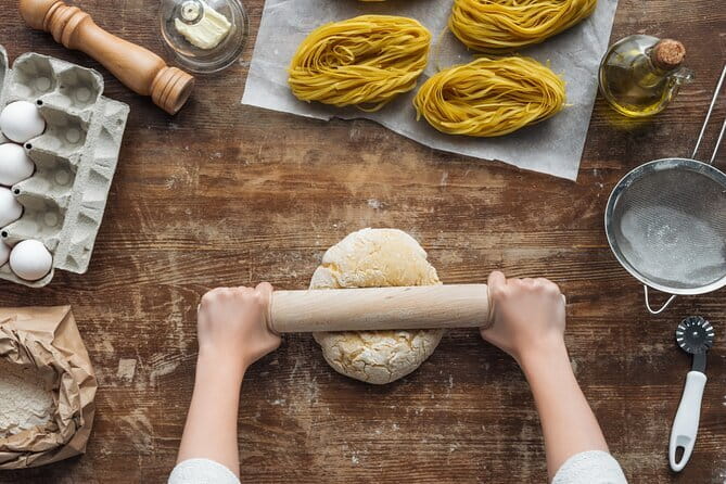 Florence Pasta & Tiramisu Cooking Class with Unlimited Wine - Time, Group Size, and the Crowded-Kitchen Reality