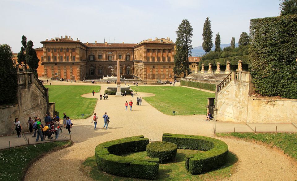 Florence: Pitti Palace and Boboli Gardens Walking Tour - The Florence walk before Pitti: Ponte Vecchio, the Duomo, and Medici clues