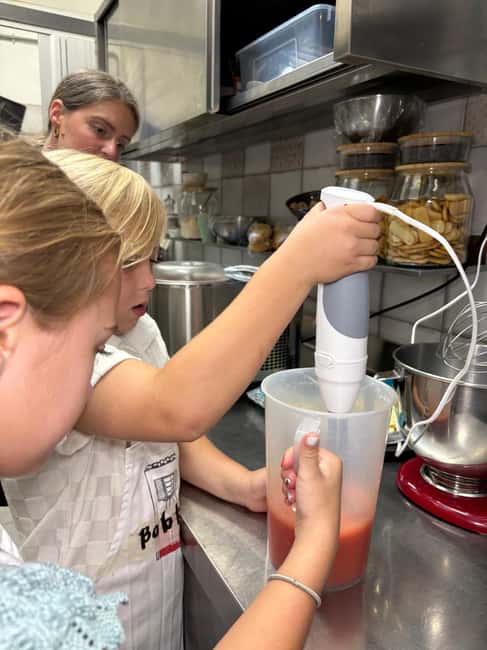 Florence: Pizza and Gelato Cooking Class - Tasting time: wine, beer, soft drinks, and a shared table