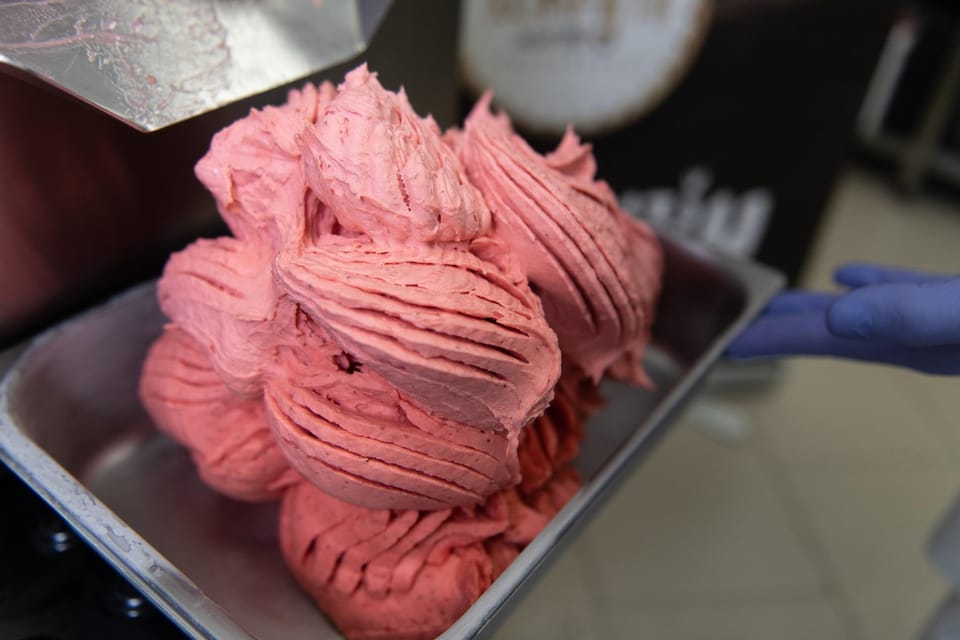 Florence: Pizza and Gelato Experience with Unlimited Wine - The instructors: English coaching with personality