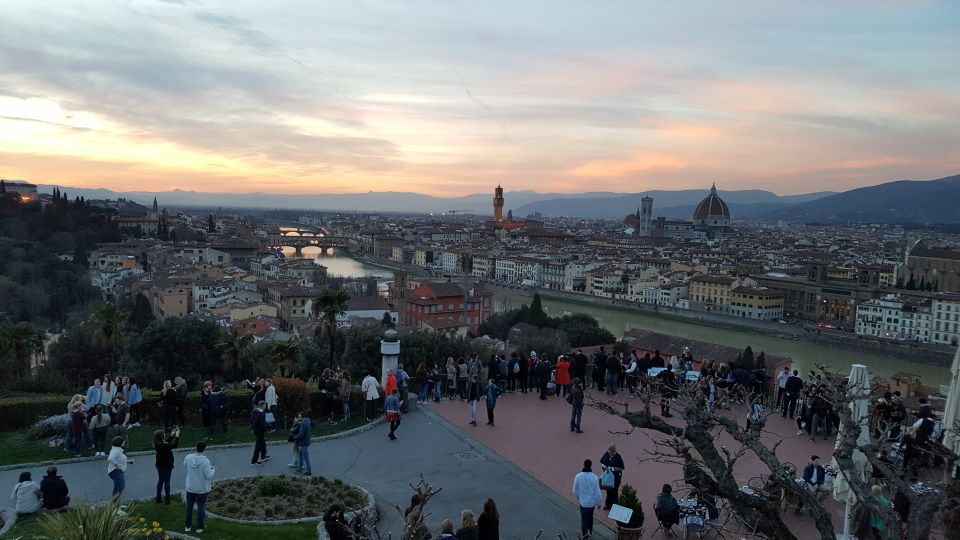 Florence: Private 4-Hour Walking Tour with Eugenia Gasheeva - Piazza della Repubblica: where your guide sets the rules of the story
