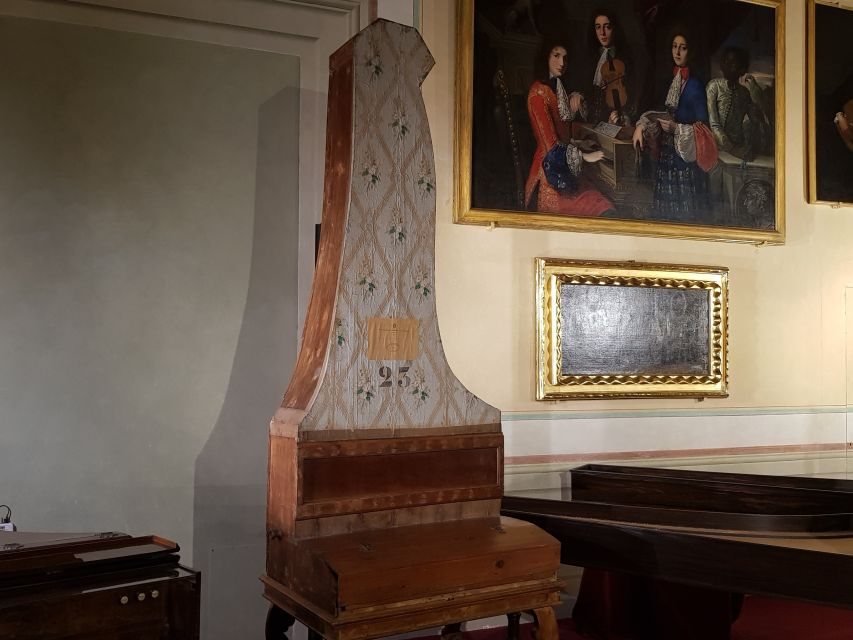 Florence: Private Accademia Gallery Tour - Paintings, Medici collections, gold leaf, and Giotto’s early perspective