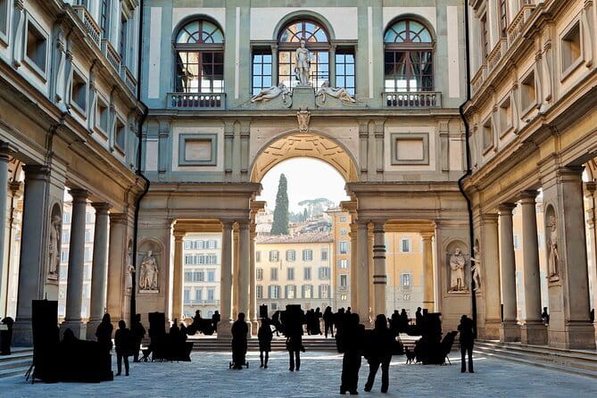 Florence Private tour Cathedral, Brunelleschi's Dome, Museum, Baptistery - Santa Maria del Fiore (the Cathedral): a museum-like place that still worships