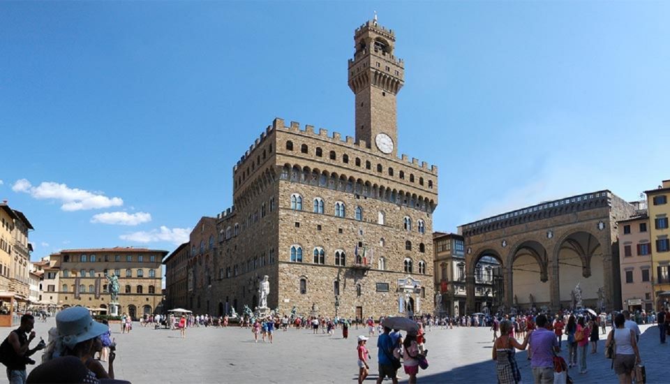 Florence: Renaissance City Walking Tour - Ponte Santa Trinita to Via Tornabuoni: the city opens up