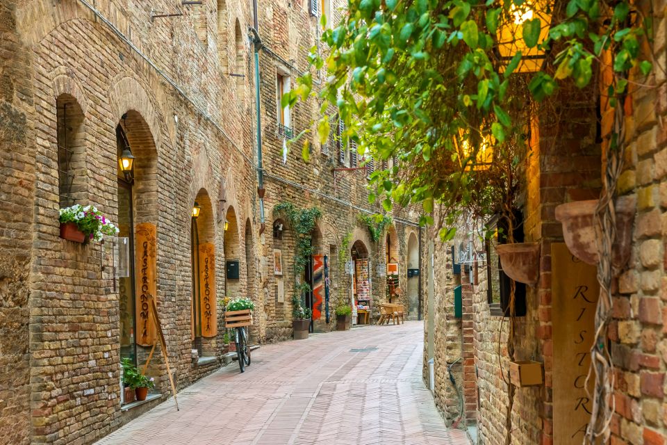 Florence: Siena San Gimignano Private Day Tour by Deluxe Car - San Gimignano in 90 minutes: towers, streets, and UNESCO vibes