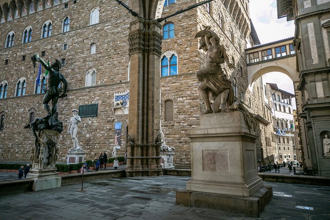 Florence Sightseeing Walking Tour with a Local Guide - San Lorenzo ending: a smart landing zone for markets and lunch