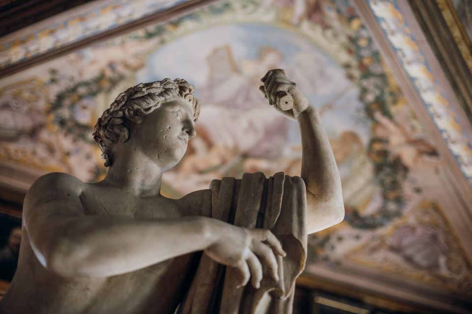Florence: Skip-the-Line Uffizi, Accademia & Guided City Tour - Piazza della Signoria, Ponte Vecchio, and Mercato del Porcellino on foot