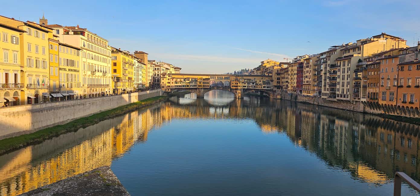 Florence: Sunset Bike Tour - The Arno River stretch at dusk: why the light matters