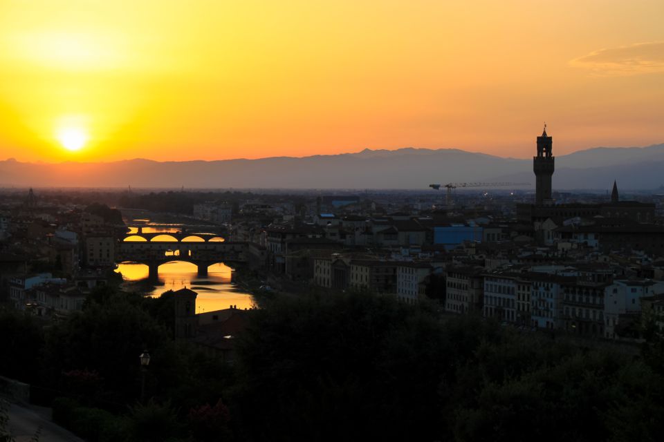 Florence: Sunset Sightseeing Tour and Wine Tasting - Piazza Pitti and Santo Spirito: the mid-route stops that break up the pace