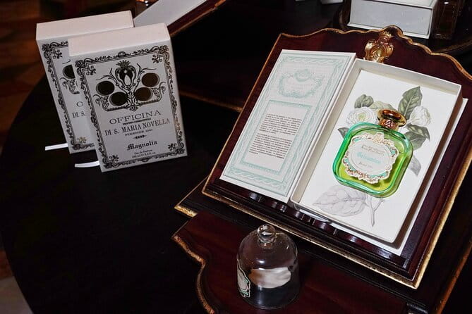 Florence tour of the historic center. Stories, legends and gossip - Officina Santa Maria Novella: perfumes, a workshop, and a multimedia room