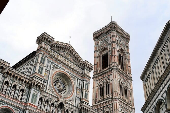 Florence tour of the historic center. Stories, legends and gossip - Duomo square: Brunelleschi’s dome and facade details that stick
