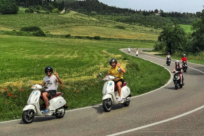 Florence: Tour San Gimignano, Monteriggioni & Chianti Hills - Timing and transport: what the 7–9 hours adds up to