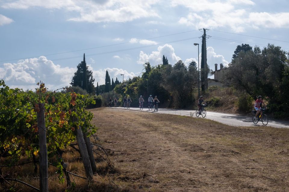 Florence: Tuscany Countryside Guided E-Bike Tour with Lunch - The ride out of the city: viewpoint stop, village passing, and real “Chianti mood”