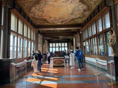 Florence: Uffizi Gallery Priority Access & Small Group Tour - Meeting point and timing: Finding the right guide fast