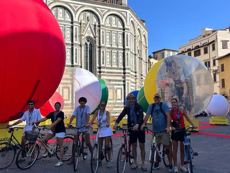 Florence: Untold Bike tour with Roberto - Piazza della Repubblica and Cathedral Square: the tour’s big opening scenes