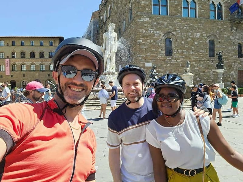 Florence: Untold Bike tour with Roberto - Wine-window pause and Ponte Vecchio: seeing beyond the postcard