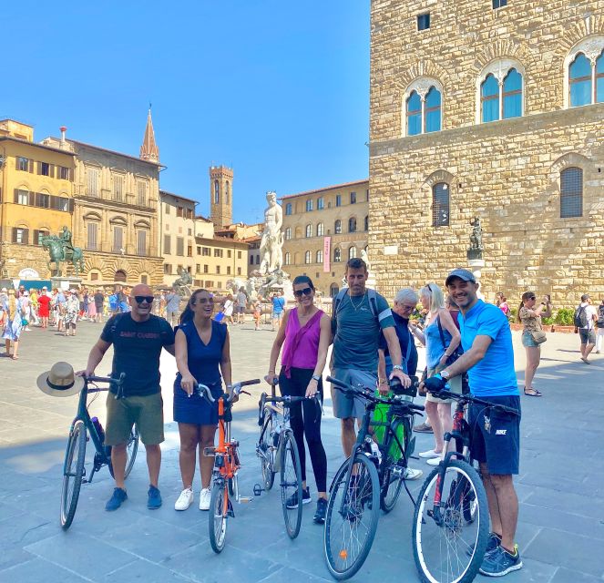 Florence: Untold Bike tour with Roberto - Piazza della Signoria and the Bargello area: Medici power meets art