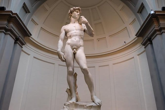 Florence Walking Tour with David & Duomo: Small Group or Private - Uffizi courtyard views and Ponte Vecchio’s bridge story