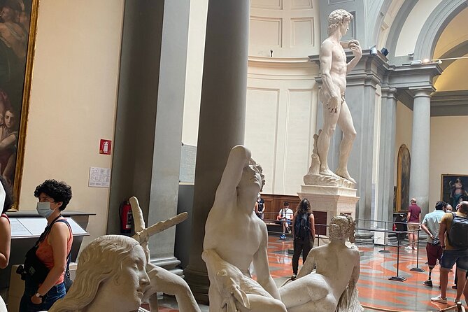 Florence: Whispers of the Renaissance walking tour - How the 1-hour format feels: fast highlights with time to reset