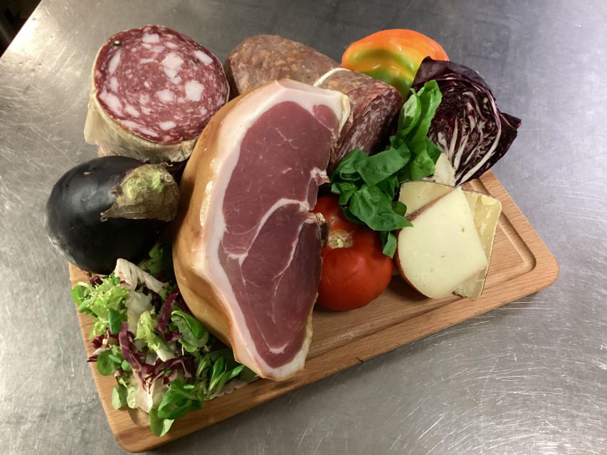 Florence: Wine Windows Walk with Wine Tasting and Appetizers - What you eat: bread, cured meats, and a vegetarian substitute