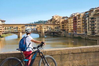 Florence:E-Bike City Tour with stop at Piazzale Michelangelo - Meet at Ciaoflorence on Via Cavour 18 Black