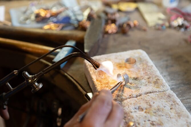 Forge your own wedding rings or friendship rings in Tuscany - What you actually do: silver-smelting, soldering, and the full handwork cycle
