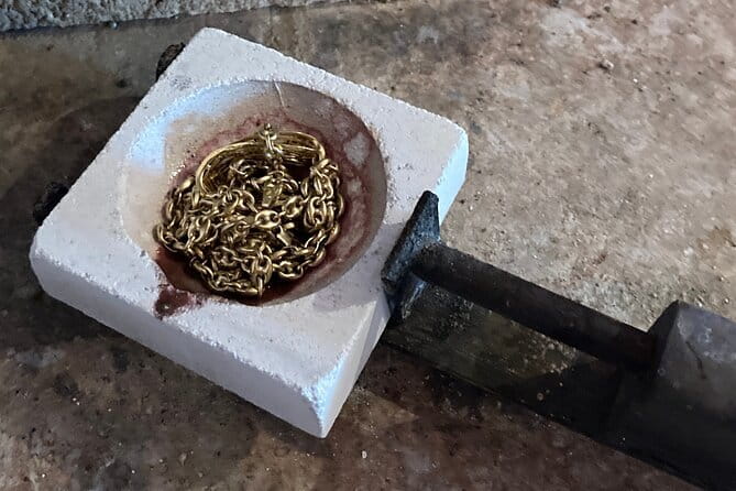 Forge your own wedding rings or friendship rings in Tuscany - Turning old family jewelry into a wedding or friendship ring