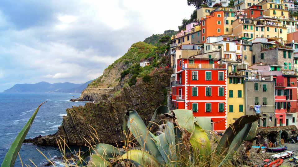 From Florence: Full-Day Private Cinque Terre Tour with Pisa - Manarola: Viewpoints, Pastel Lanes, and That First Wow
