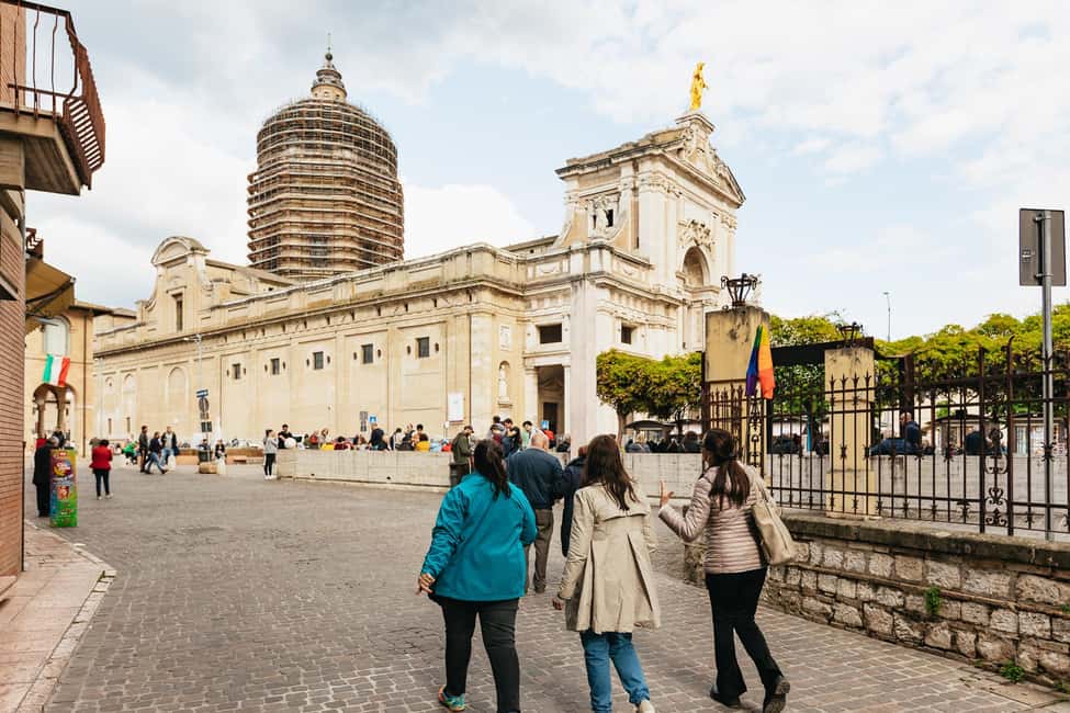 From Florence: Orvieto and Perugia Tour with Church Visits - Meeting in Florence and Getting Ready for the Church Dress Code